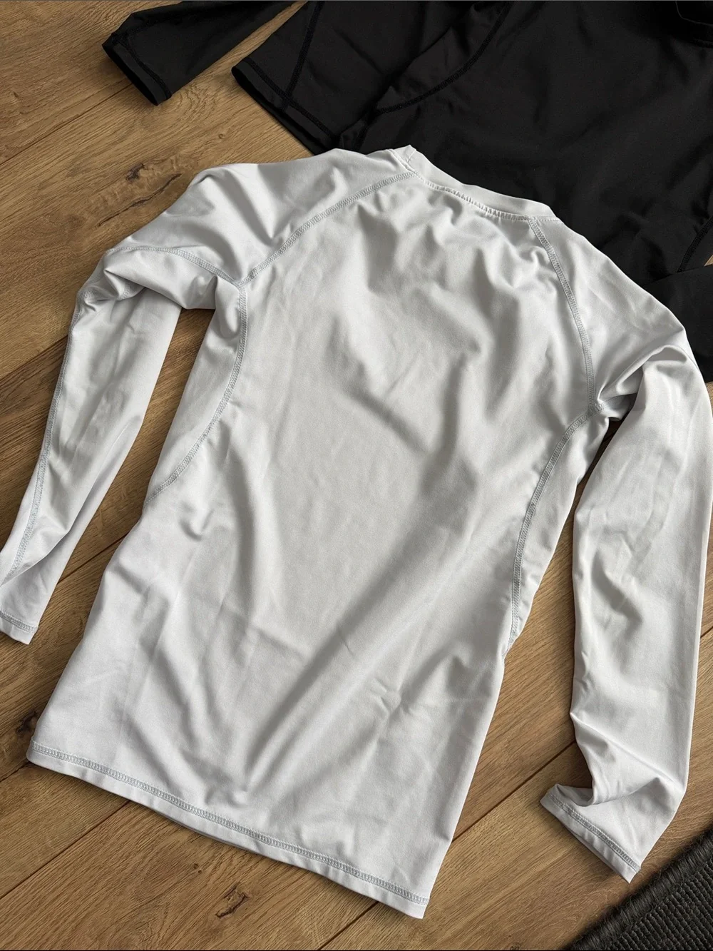 Kids Long Sleeve Rash Guard Tops - Picture 4 of 9